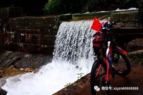 在单位不受尊重，不想去上班，然后经常出钱找同事替班。领导与同事看到经常替班会怎么看怎么想？游戏画面